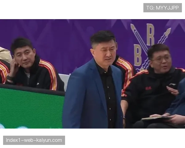 广东队残阵取得九胜一负 杜锋跑轰战术适应新规见效 广东队残阵取得九胜一负 杜锋跑轰战术适应新规见效